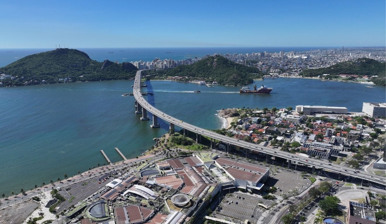 Vista aérea da Enseada do Suá