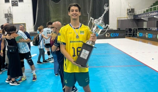 Capixaba Davi da Rocha é campeão sul-americano com a seleção brasileira sub-17 de vôlei