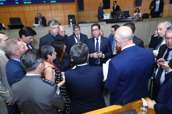Deputados reunidos em plenário (foto: Lucas Costa /Ales)