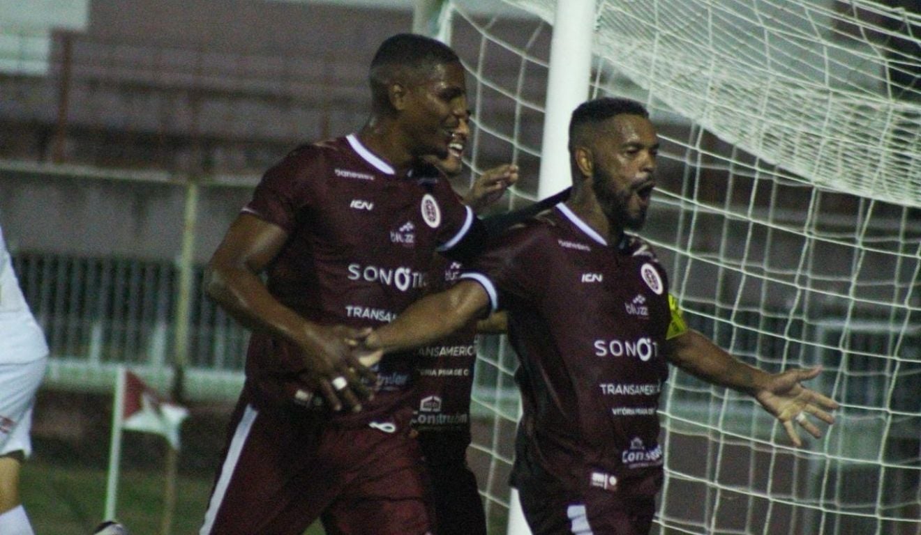 Thiago Moura comemorando o terceiro gol da Desportiva. Foto: Alef Jordan/Capixaba Esporte Thiago Moura comemorando o terceiro gol da Desportiva. Foto: Alef Jordan/Capixaba Esporte