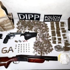 Drogas, armas e muni&ccedil;&otilde;es apreendidas no Residencial Colina, em S&atilde;o Mateus