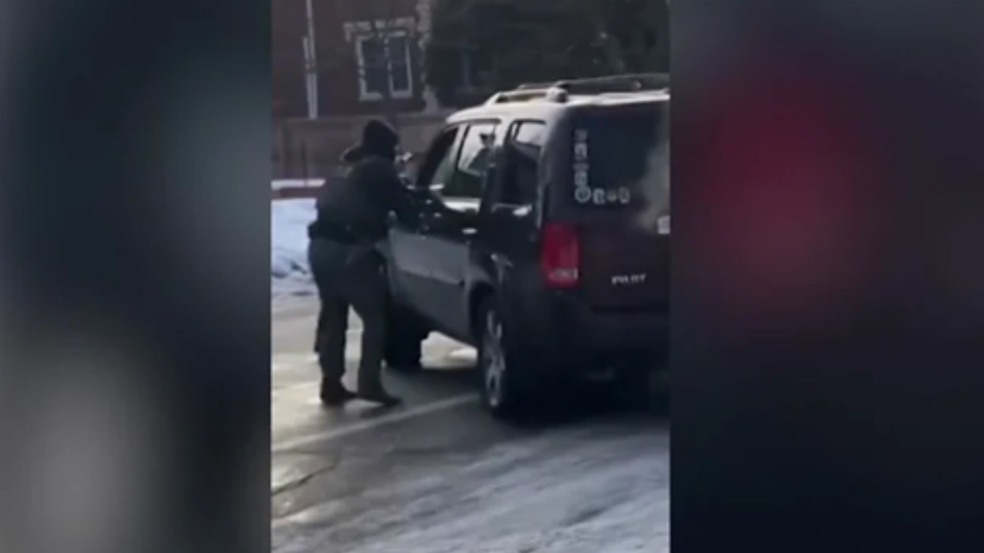 Agente de imigração mata mulher a tiros nos EUA (Foto/reprodução: X) Agente de imigração mata mulher a tiros nos EUA (Foto/reprodução: X)