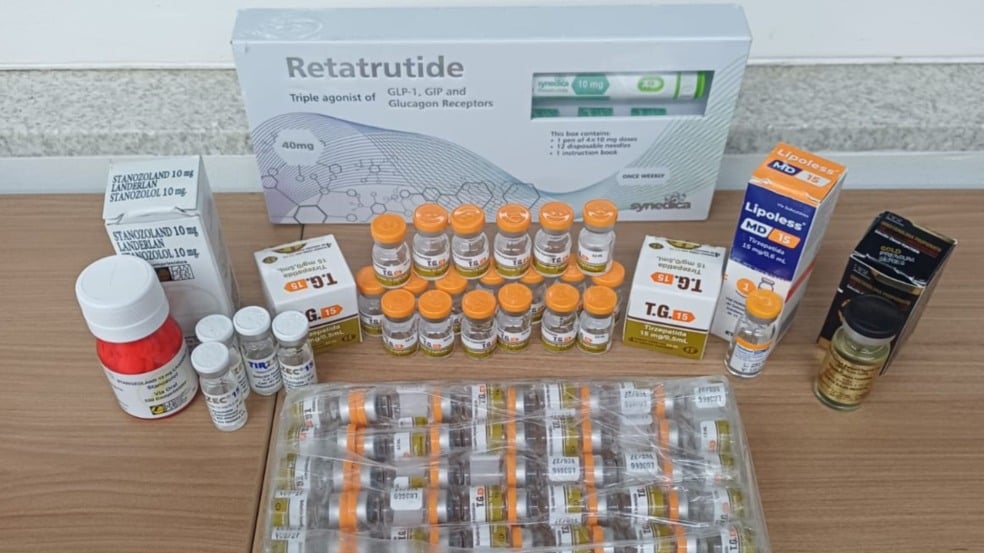 Medicamentos apreendidos com o motociclista (Foto: PRF) Medicamentos apreendidos com o motociclista (Foto: PRF)