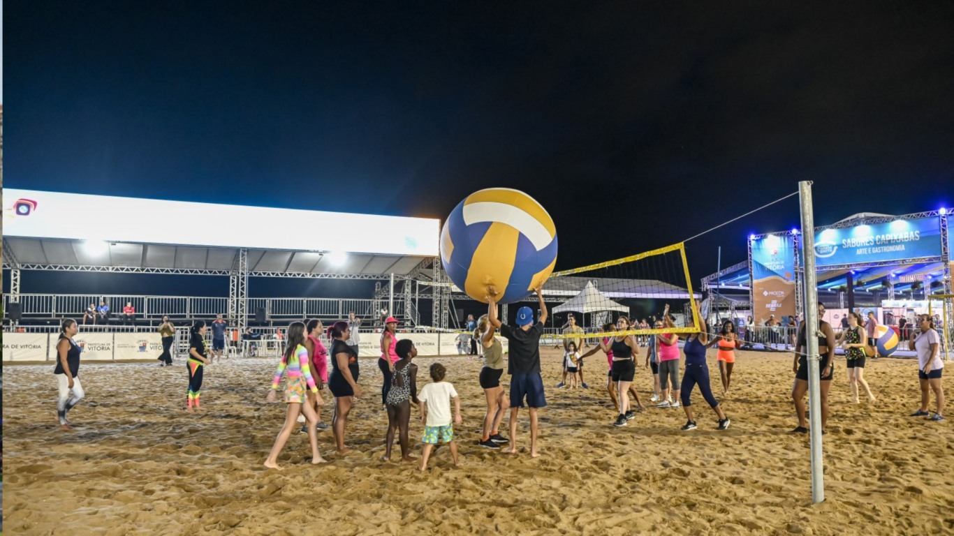 Vôlei de Praia na Orla de Camburi  (Foto: PMV)