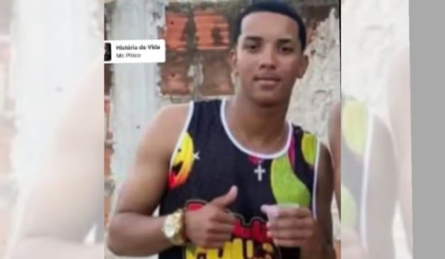 Felipe Carvalho Alves foi atingido por vários disparos enquanto conversava com amigos em um ponto de encontro do bairro Planalto Serrano. Foto: Reprodução/TV Vitória.