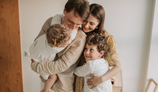 Como pagar por serviços pode melhorar a vida em família (Foto: Canva)