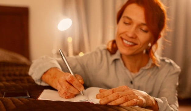 Escrita terapêutica é um dos hábitos para cuidar da saúde mental