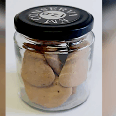 Isaac Camargo, "Seixos", da s&eacute;rie "Em Conserva", 2022. Foto do autor.