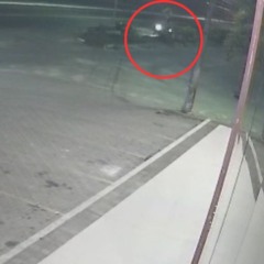 Imagens mostram colis&atilde;o de carro contra poste em S&atilde;o Mateus. Foto: Reprodu&ccedil;&atilde;o/TV Vit&oacute;ria.