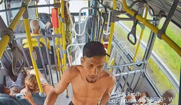 Matheus Silva dos Santos, procurado por tráfico, foi flagrado dentro de ônibus por uma câmera com reconhecimento facial
