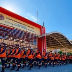 Militares do Corpo de Bombeiros do ES durante marcha