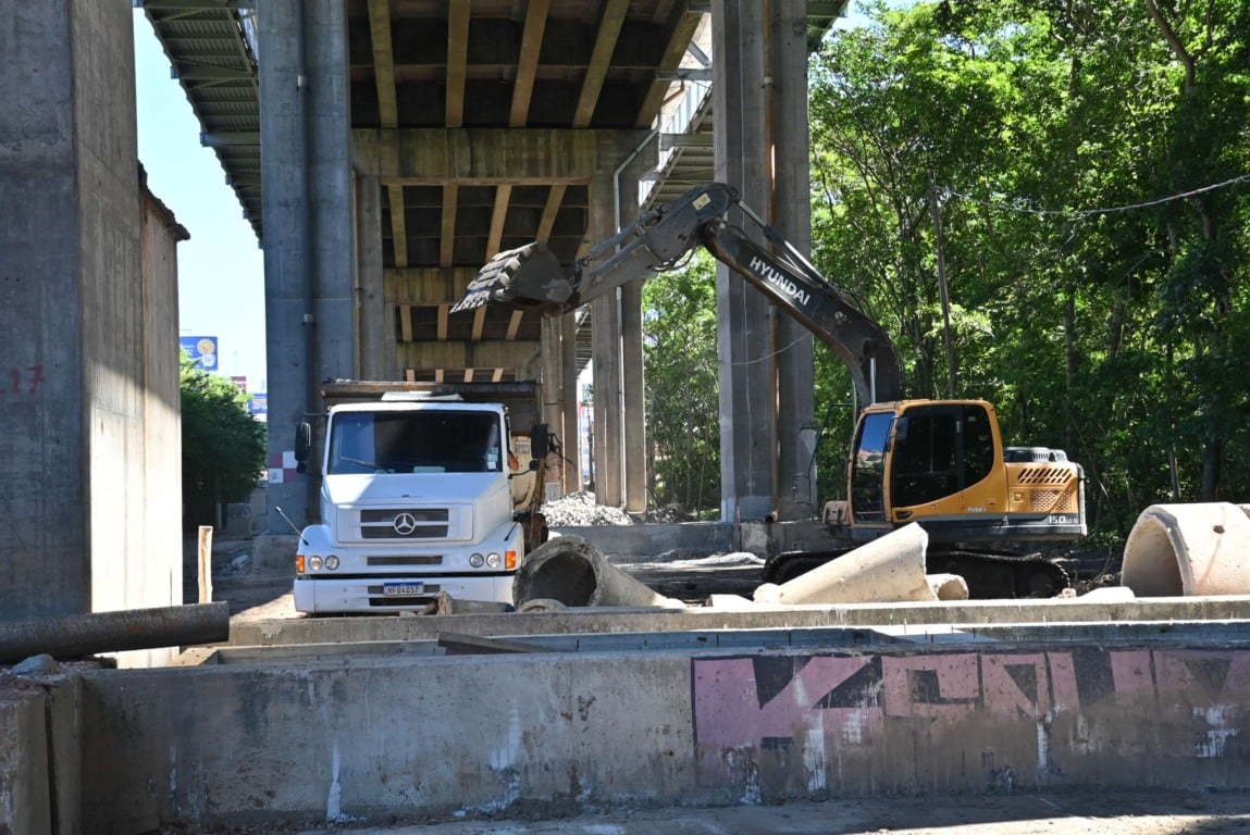 Obras no canal da Costa