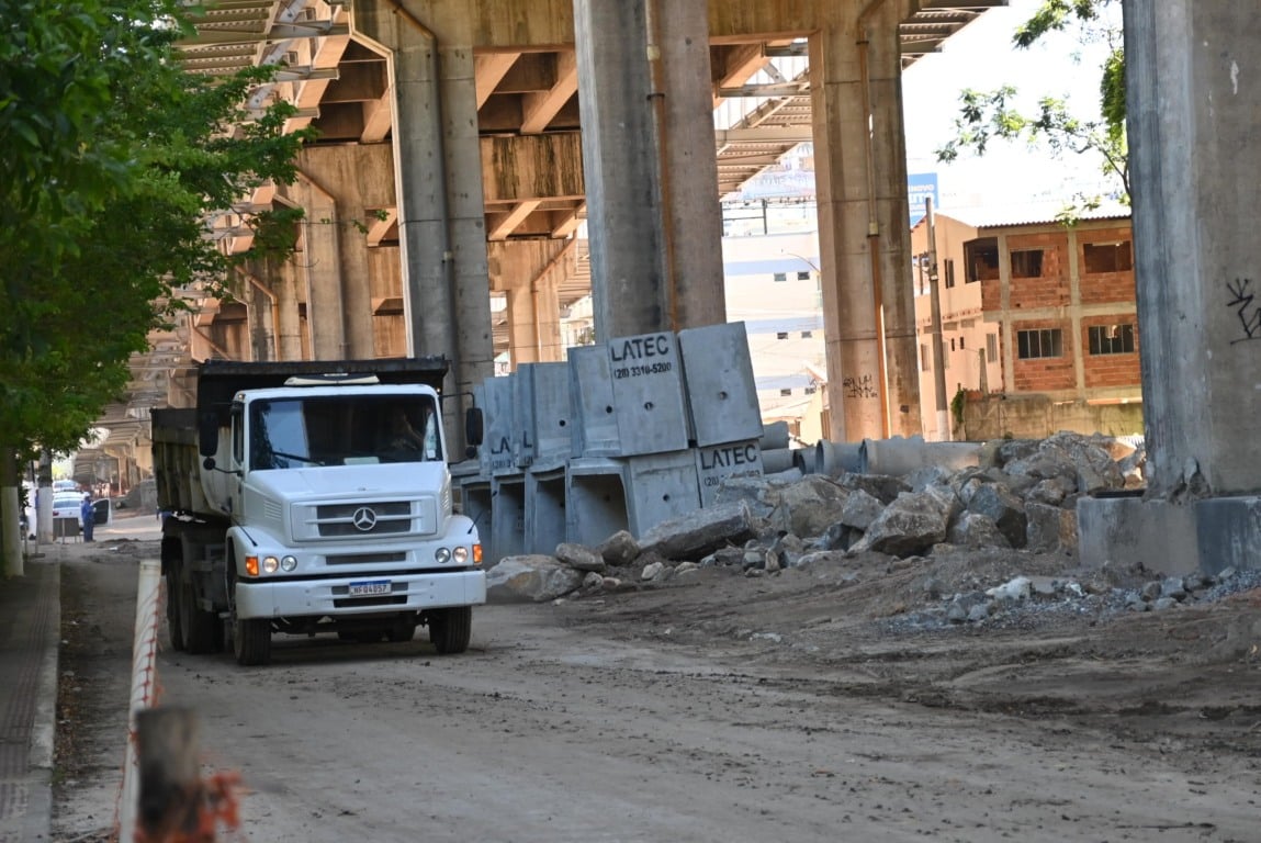 Obras no canal da Costa