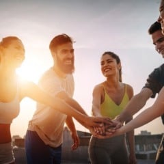 Pessoas fazem atividade f&iacute;sica ao ar livre