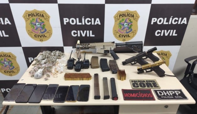 Polícia apreendeu drogas e armas em operação que terminou com três mortos e dois feridos na Serra. Foto: Divulgação/Polícia Civil.