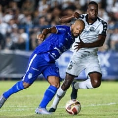Tony do Vit&oacute;ria FC e Matheus Castelo do Rio Branco na Supercopa dos Campe&otilde;es Capixabas