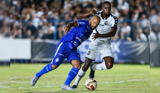 Tony do Vitória FC e Matheus Castelo do Rio Branco na Supercopa dos Campeões Capixabas