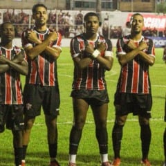 Patrick comemorando gol de p&ecirc;nalti