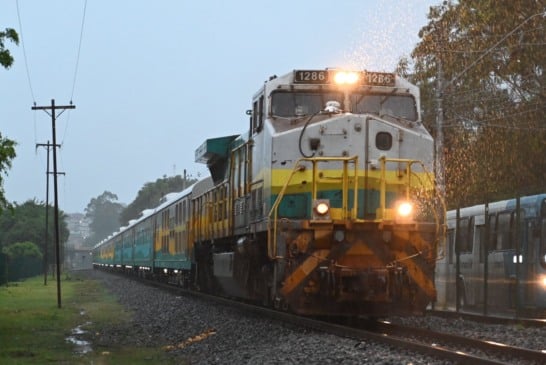 Trem noturno da Vale de passageiros