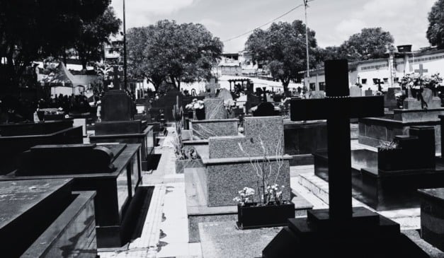 Túmulos no Cemitério de Santo Antônio, em Vitória