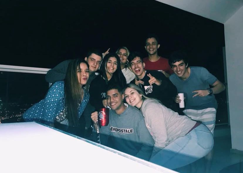 Virgínia Fonseca antes da fama, com amigos no ES (Foto: Acervo pessoal)