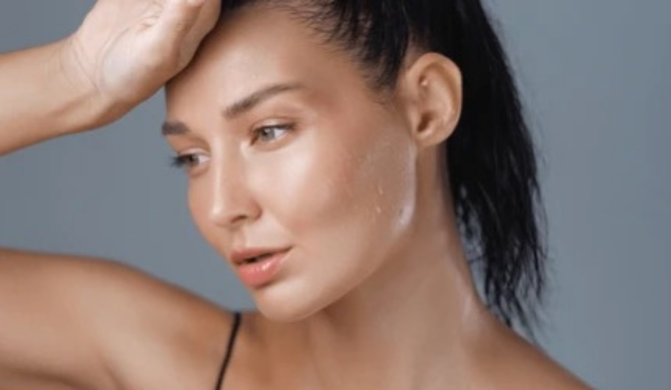 Suor não é problema: os 5 produtos de maquiagem essenciais pra quem transpira muito Suor não é problema: os 5 produtos de maquiagem essenciais pra quem transpira muito