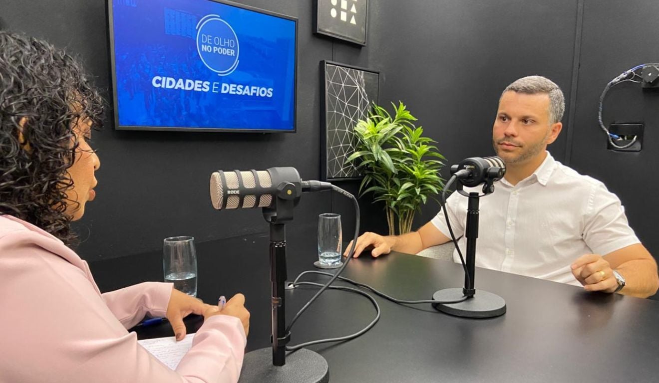 Fabi Tostes entrevista o prefeito Wanderson Bueno.