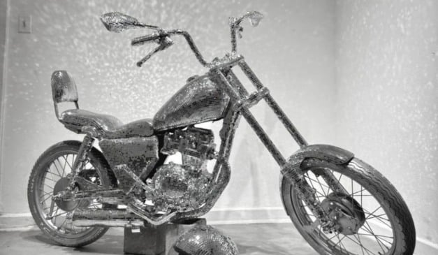 Harley-Davidson de espelhos criada pelo designer Ricardo Benucci (Foto: Divulgação)