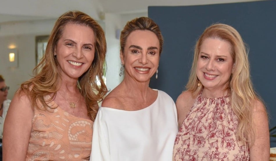 70 amigas tão bacanas quanto a aniversariante no almoço para Renata