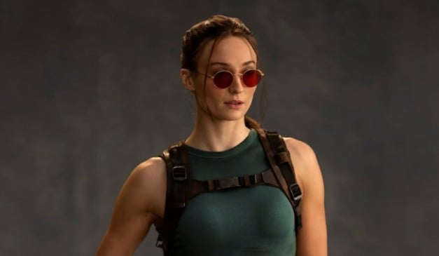 Sophie Turner como Lara Croft (Foto: Prime Video/Divulgação)