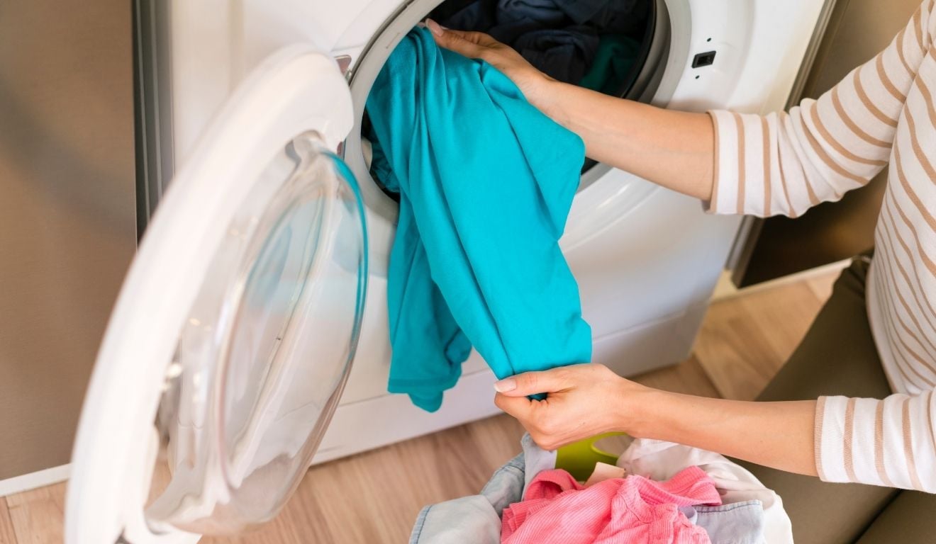 Quais roupas podem ir na secadora? Guia essencial para não estragar seus tecidos Quais roupas podem ir na secadora? Guia essencial para não estragar seus tecidos