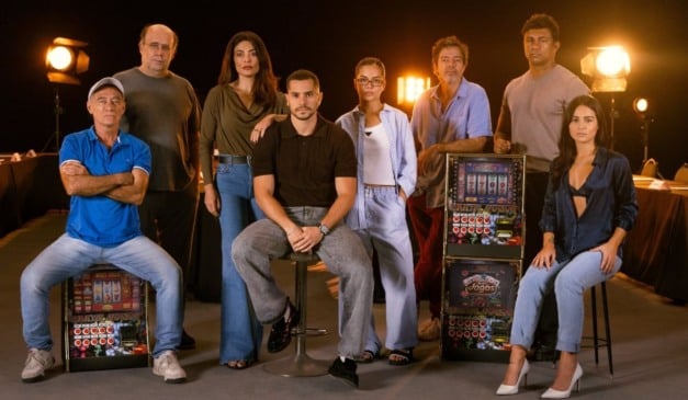 Elenco da série brasileira "Os Donos do Jogo" (Foto: Marcos Serra Lima/Netflix)
