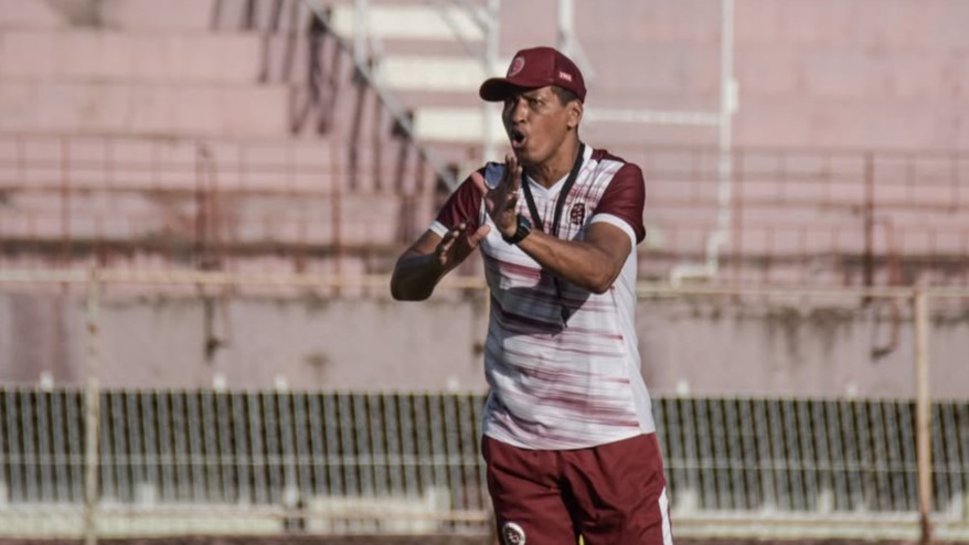 Treino da Desportiva Ferroviária.

Técnico Eleomar Pereira
