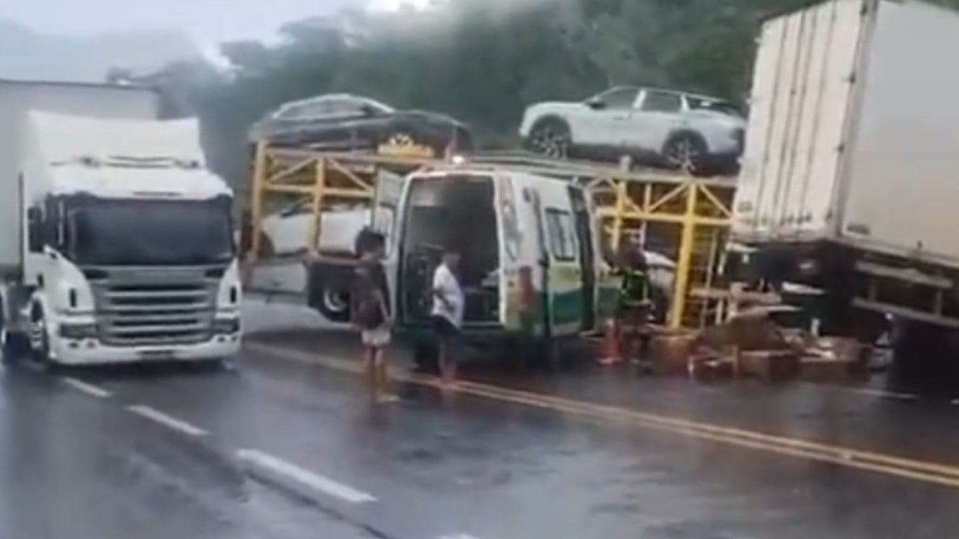 Acidente no km 448 da BR-101, em Mimoso do Sul/Reprodução Leitor