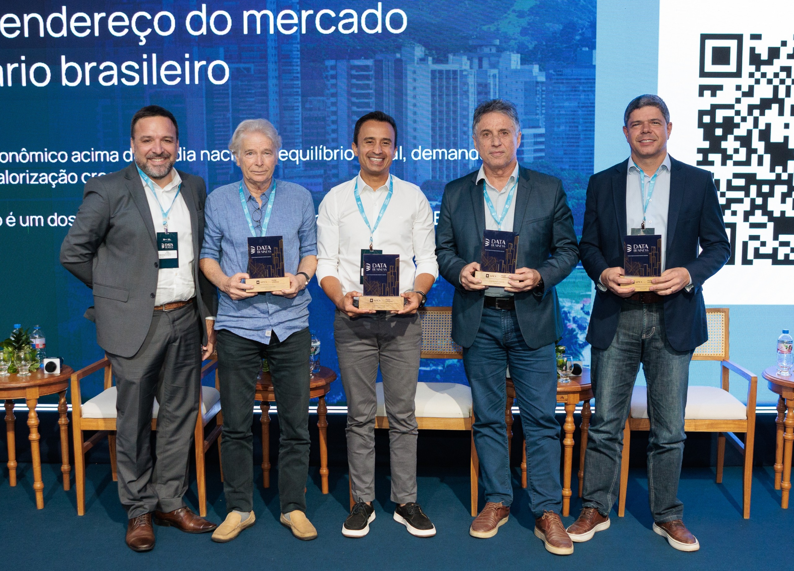 O prefeito de Linhares Lucas Scaramussa marca presença no Data Business ...
