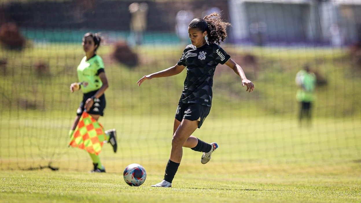Lara Baraúna, zagueira do Corinthians