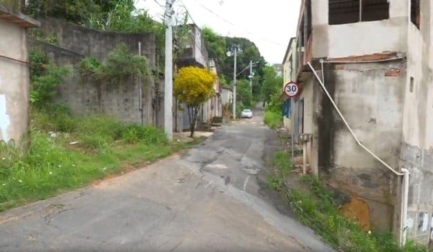 Rua onde aconteceu o crime (Foto: Reprodução/TV Vitória)