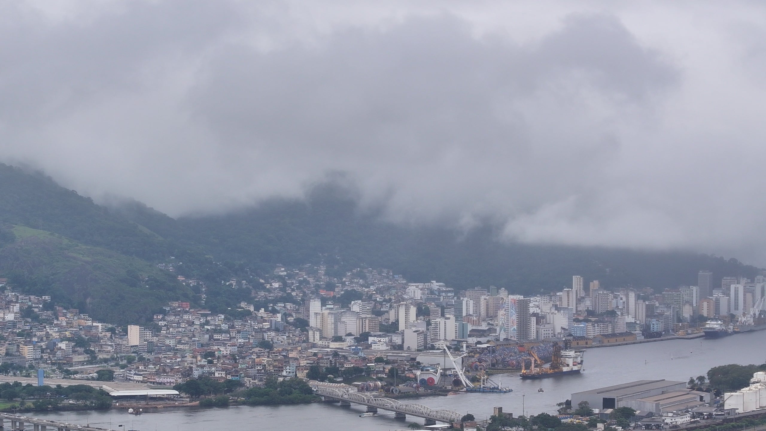 Tempo vira no ES: cidades em alerta para tempestade, ventania e granizo