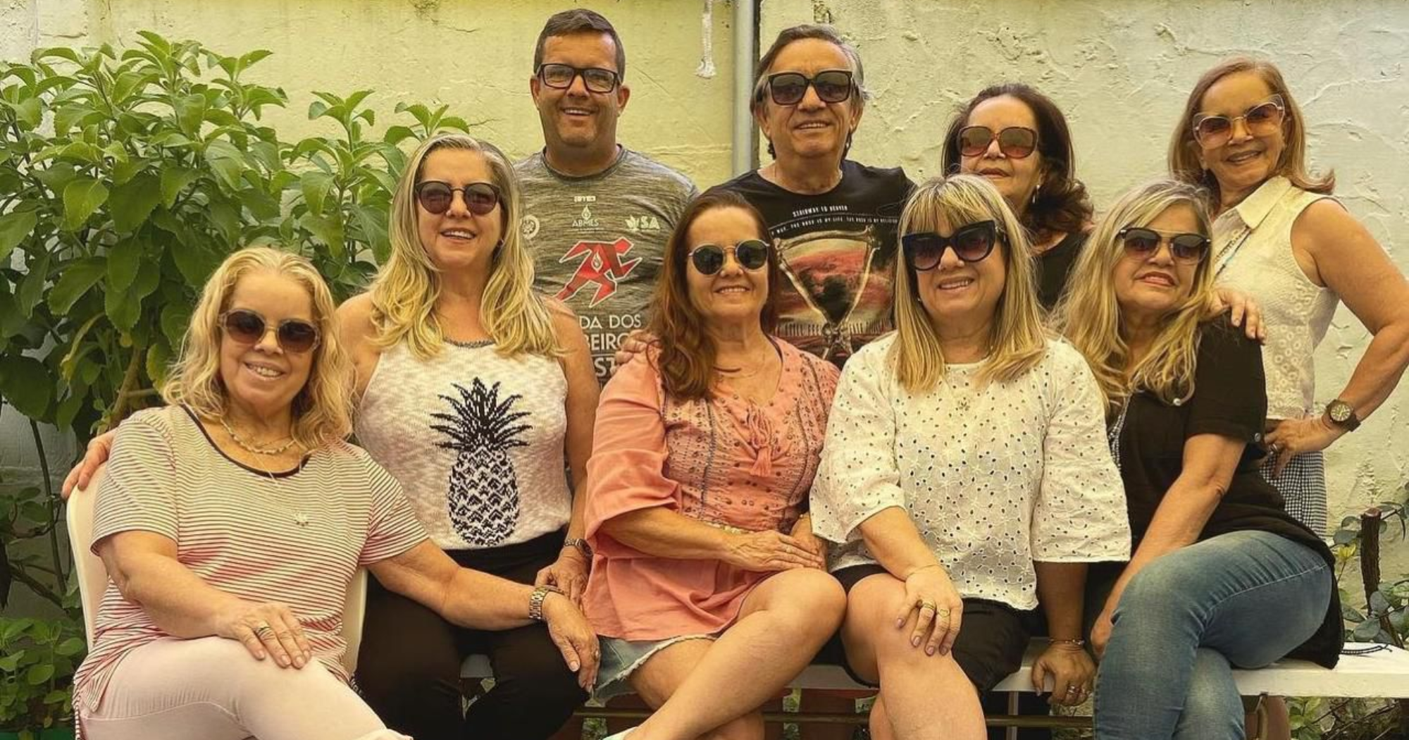 Irmãs capixabas viralizam com vídeo dividindo itens da cristaleira de herança da mãe&nbsp;