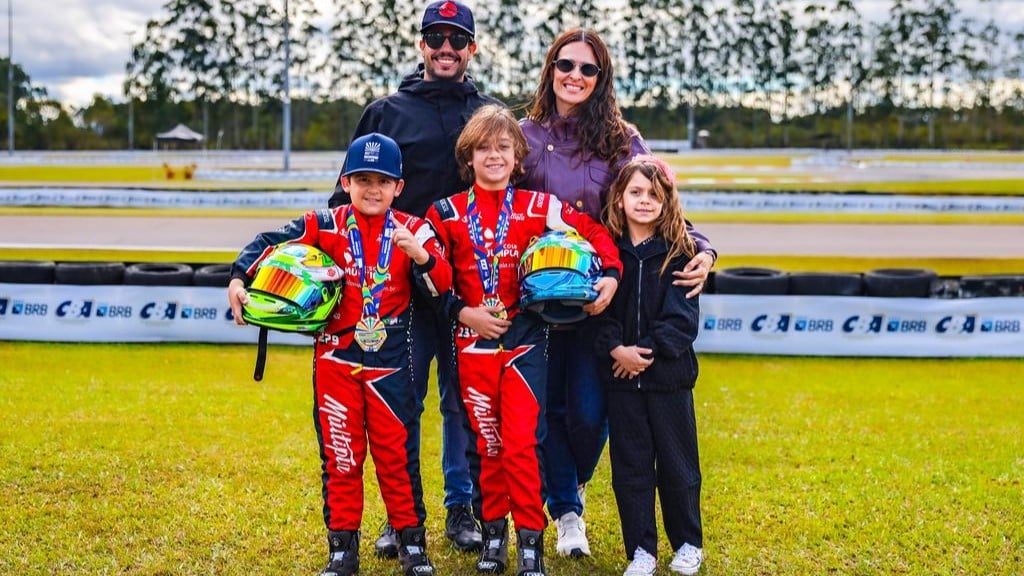 Comemoração em família dos Irmãos Emerick com título sul-americano de kart