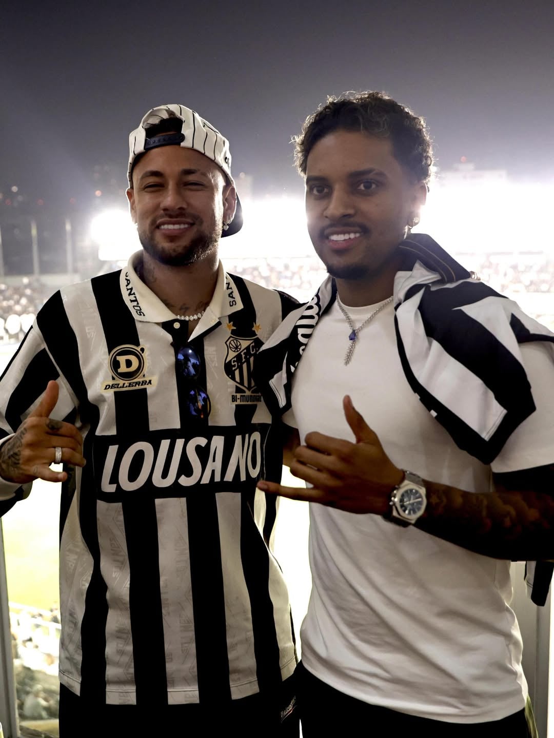 Neymar chega à Granja Comary e se junta aos jogadores da Seleção Brasileira