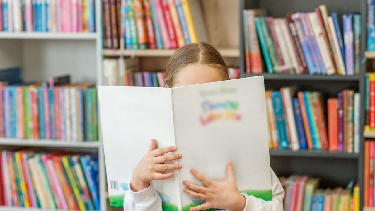 Mais de mil alunos de Vitória vão receber R$ 100 em programa de leitura