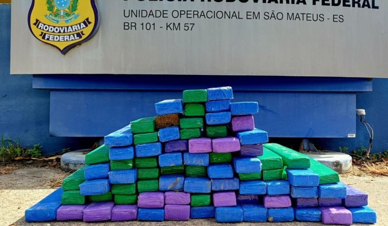 PRF apreende cerca de 100 kg de maconha após perseguição em São Mateus