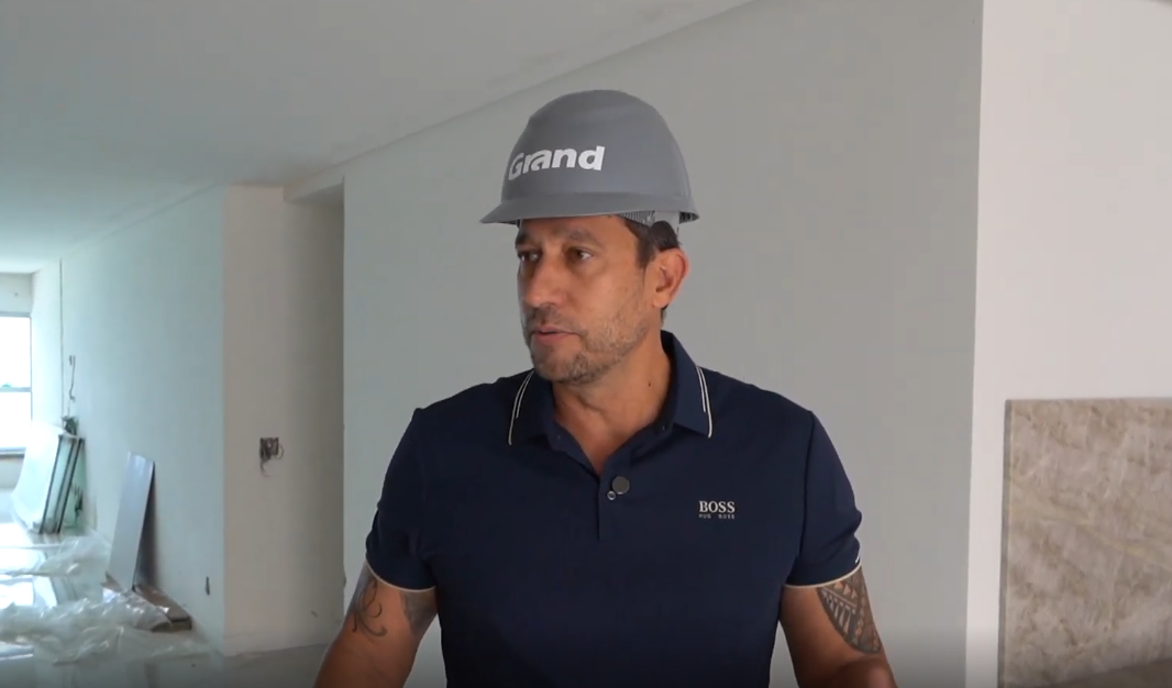 Menos paredes e mais convivência: conceito aberto ganha força em imóveis de luxo