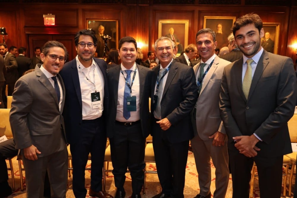 Fernando Cinelli - Fundador e Presidente da Apex Bruno Uchino - Presidente do Conselho da Unipar Maykow Torres - CEO da Forlev Solar Antônio Torres - Fundador e Presidente da Fortlev  Leonardo de Castro - CEO da Fibrasa Pedro Chieppe  - VP Institucional da Apex
