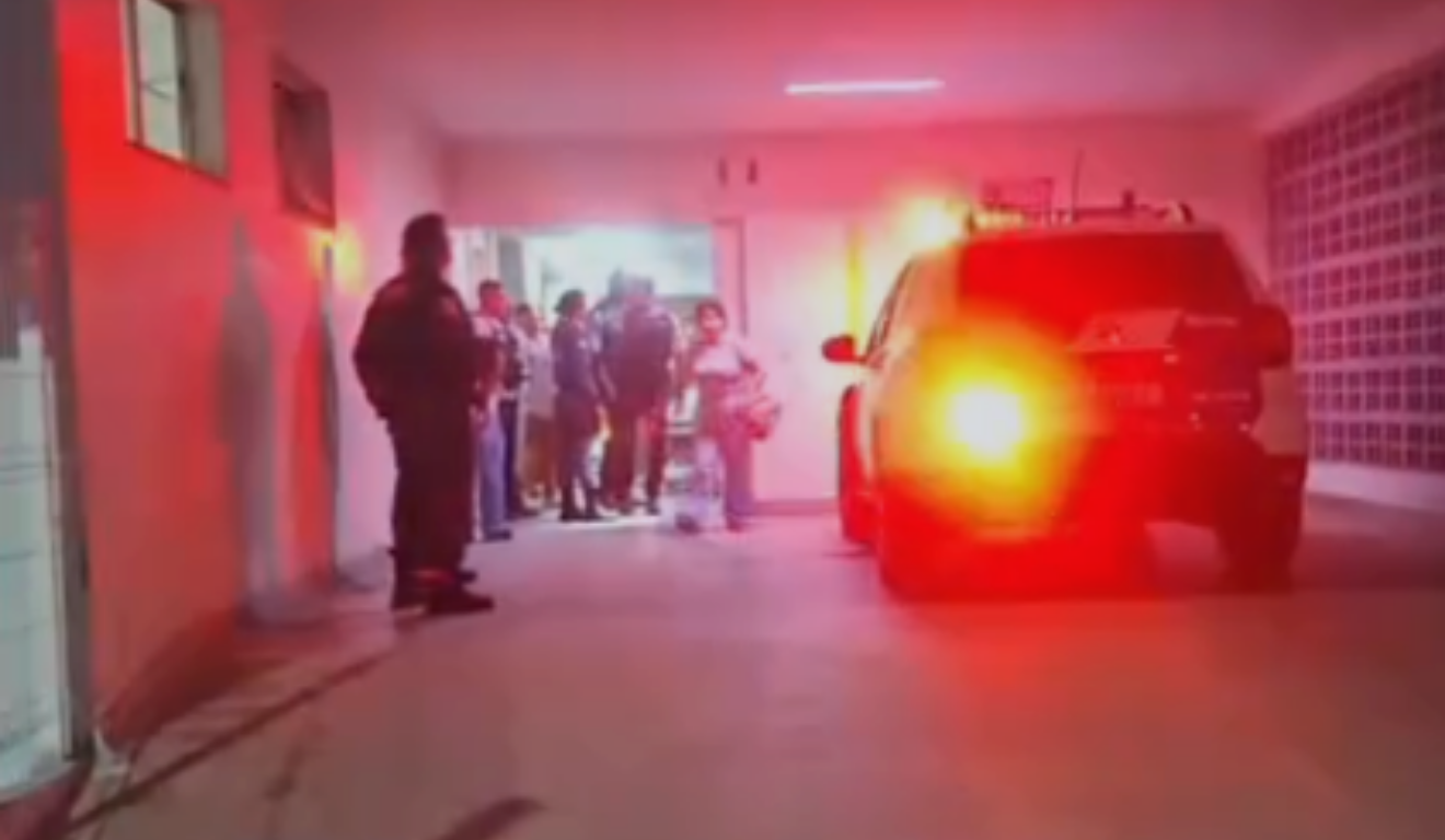 Homem baleado no pescoço se finge de morto para escapar de ataque a tiros em Linhares