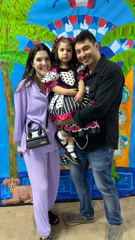 Carla Buaiz e Diogo Azevedo com Maria Victoria