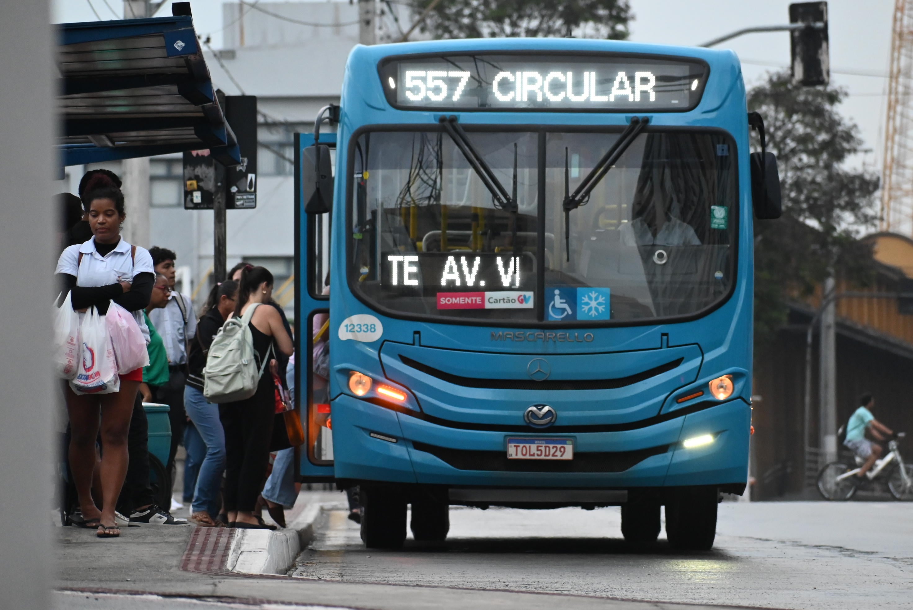 Celulares perdidos em ônibus e aquaviário serão entregues à polícia - QTU Questões do Universo
