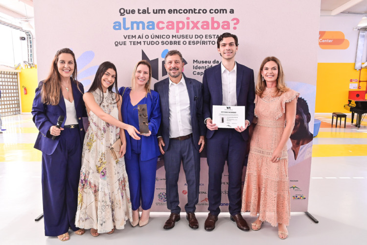 Erika Kunkel, Ana Maria, Eduarda, Americo Filho, Americo Neto e Mariana Buaiz