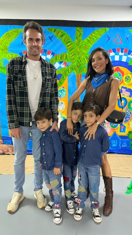Pedro Trindade e Carolina Neves, com Tito, Martin e Ben (2)